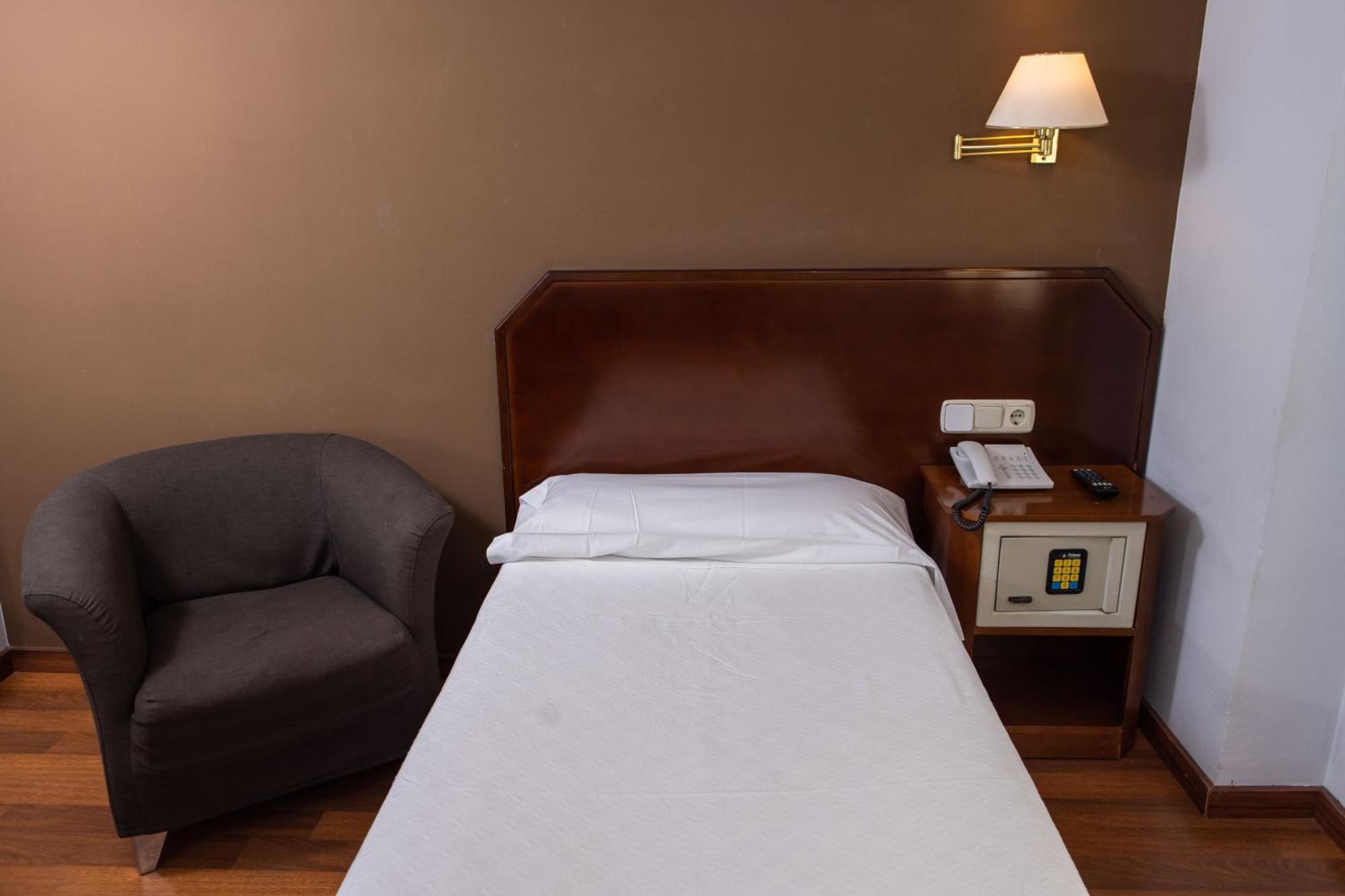 Rvhotels Broquetas Spa Termal Caldes De Montbui Room photo